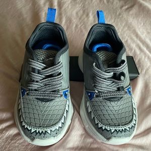 Carters kids size 5 slip on shark gym shoes